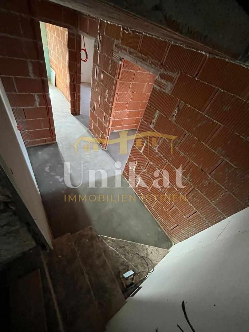 Casa in pietra vicino a Višnjan da completare